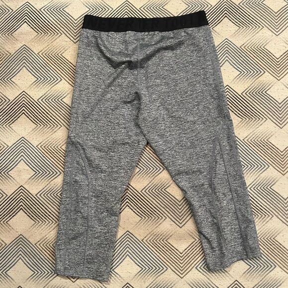 ✨Forever 21 Capri Legging - Picture 3 of 4